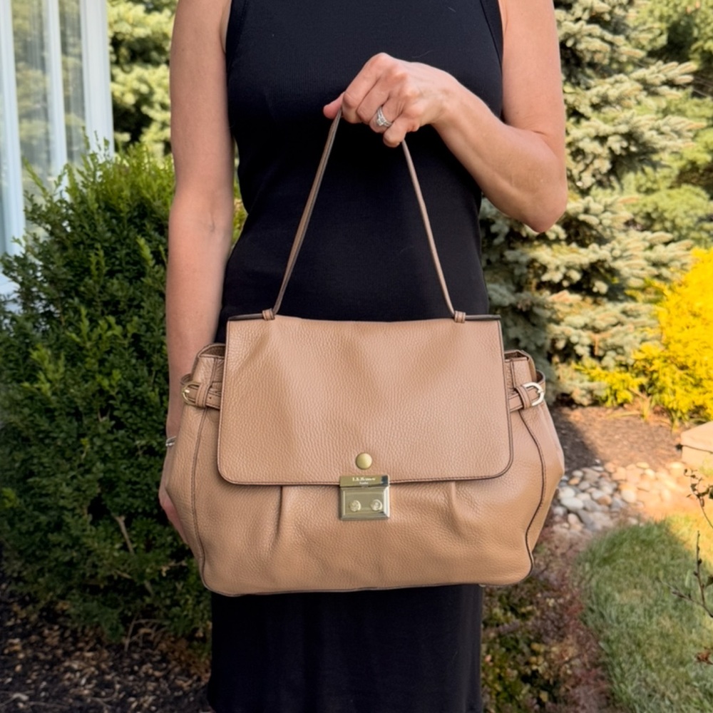 Elegant Tan Leather Handbag